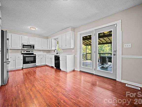 5th image of 3014 Morgan Mill Rd