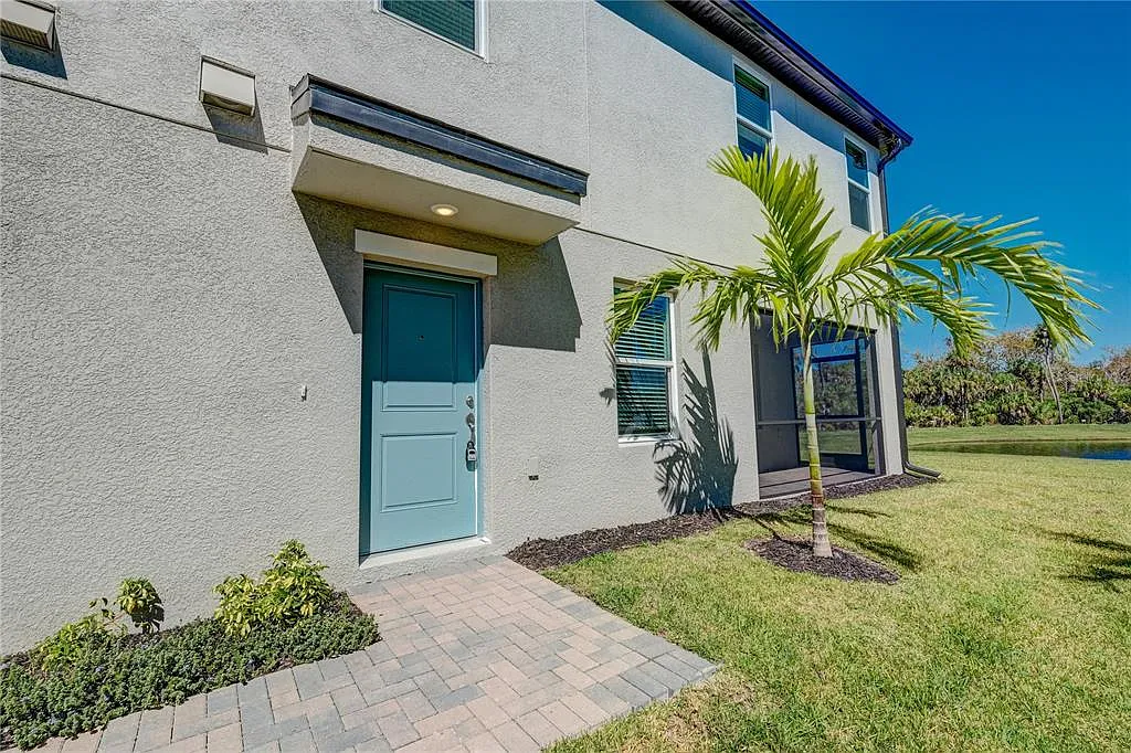 3 bed, 2.5 bath, 1836 sqft, $2,350 — Photo 2