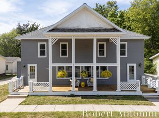 259 S Wythe St, Pentwater, MI 49449