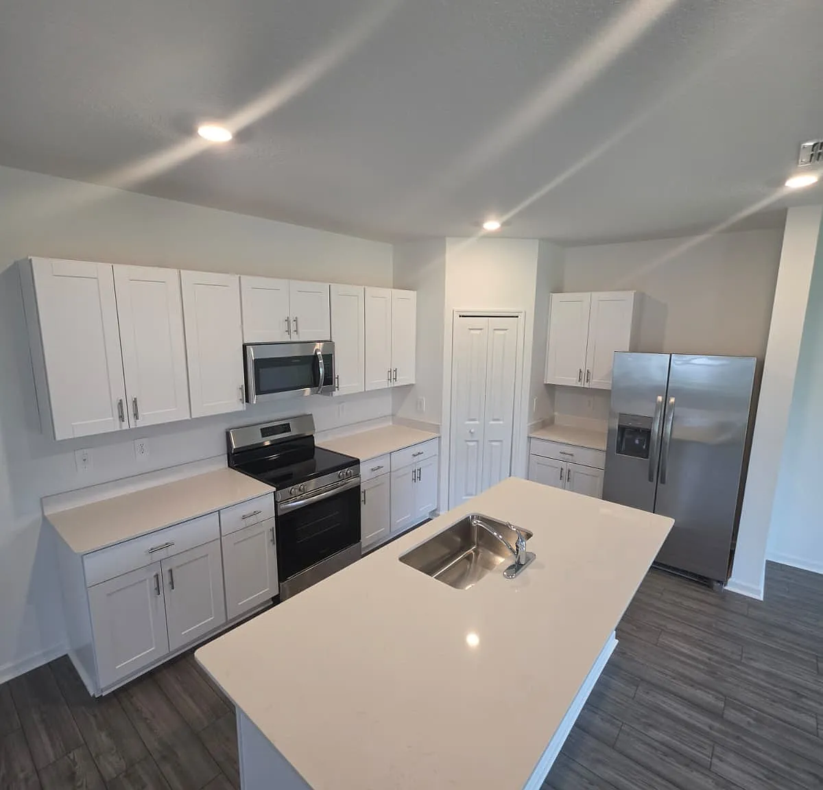 4 bed, 1879 sqft, $2,199 — Photo 4