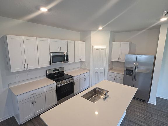 4th image of 3201 NE 38th St