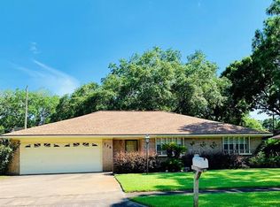 736 Browning St, Angleton, TX 77515