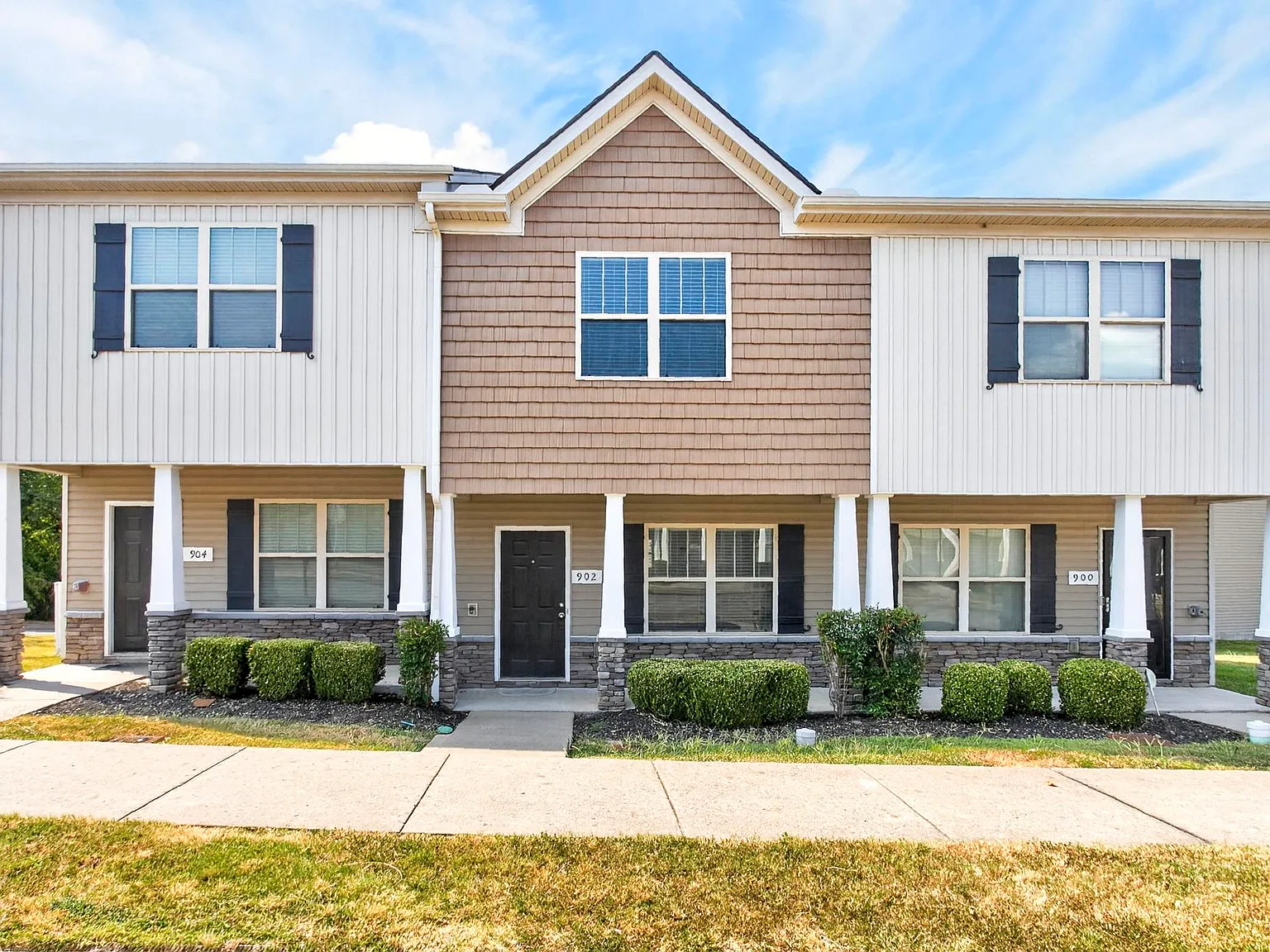 2 bed, 2.5 bath, 1258 sqft, $1,600 — Photo 2