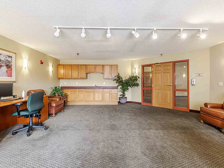 Avana Maple Grove — Photo 15