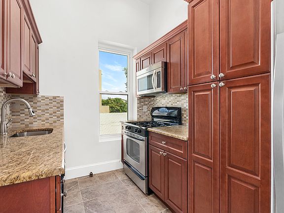 4th image of 252 Greene Ave APT 4C