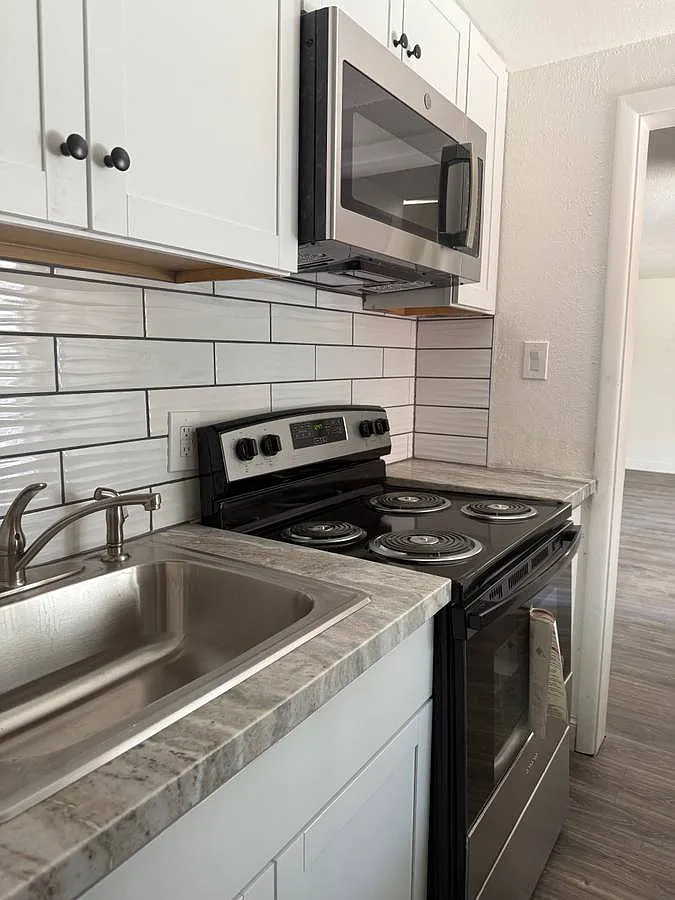 1 bed, 672 sqft, $1,600 — Photo 2