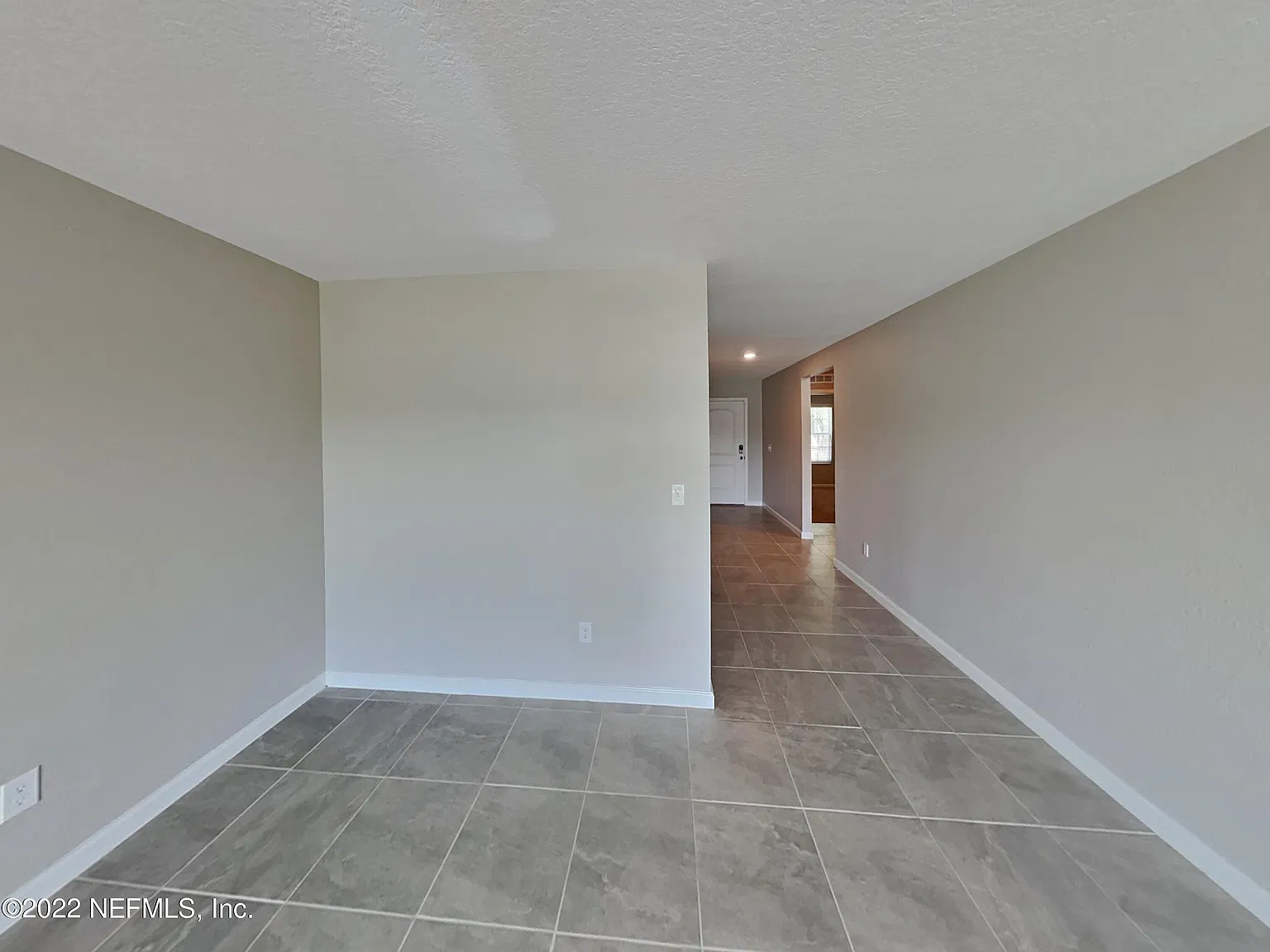 3 bed, 2.0 bath, 1383 sqft, $1,749 — Photo 2