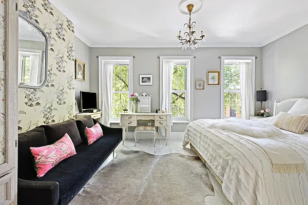 Sold by Compass | media 7