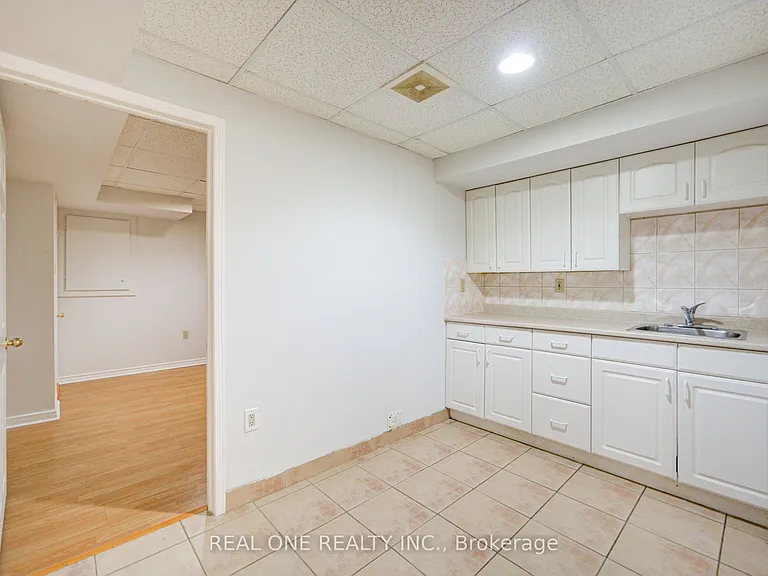 2593 Addingham Cres — Photo 42