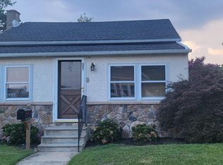 221 Printz Ave, Essington, PA 19029