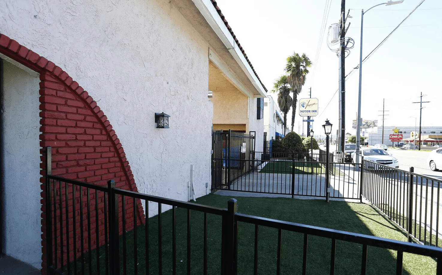 Sepulveda Villas — Photo 2