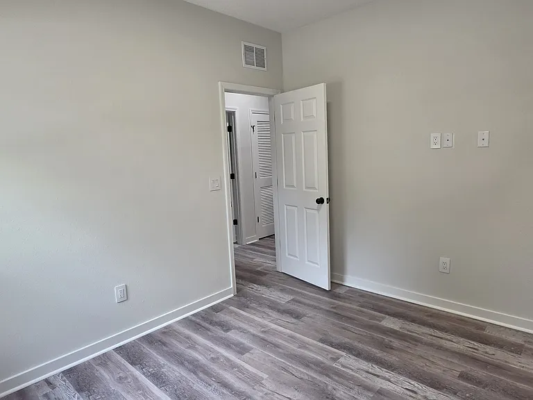 55 Delmonte St — Photo 26