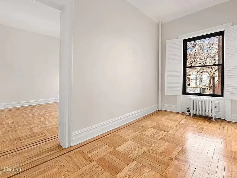 239 E 60th St #5R — Photo 2