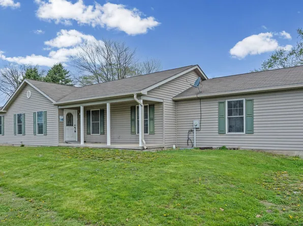 107 W 4th St, Reynolds, IN 47980