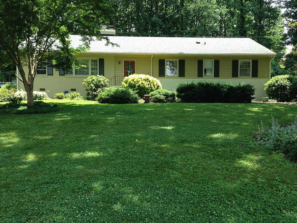 1st image of 221 Roslyn Hills Dr