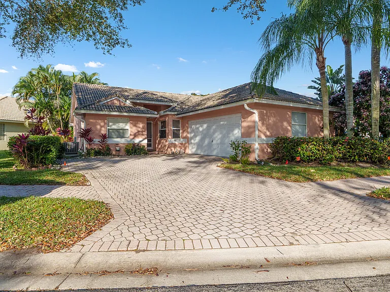 5260 Grande Palm Cir — Photo 4