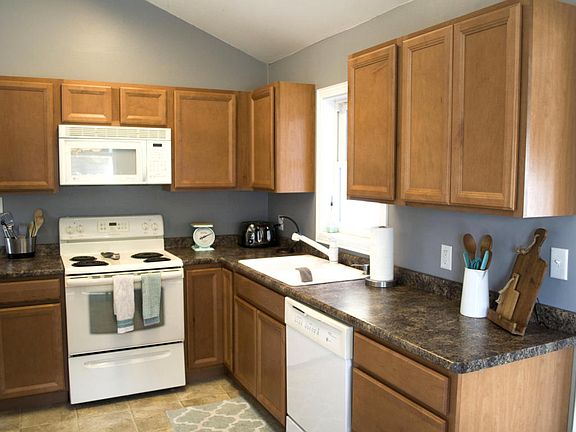 5th image of 916 E Brierwood St