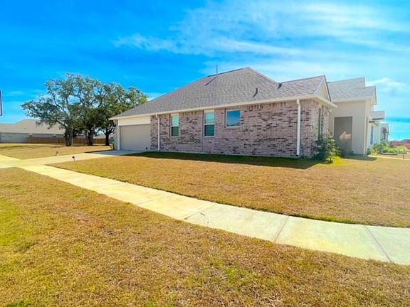 2nd image of 724 Lakeshore Village Ln