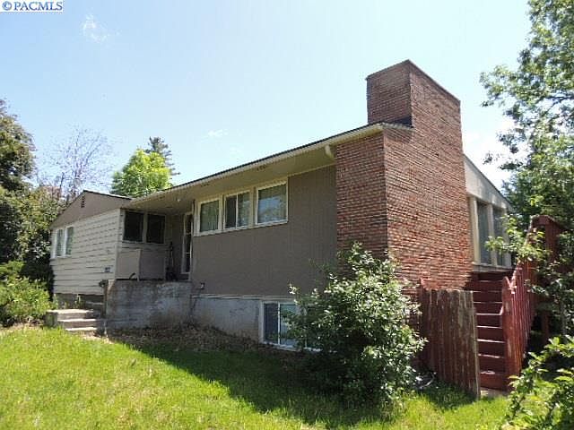 1st image of 1635 NE Upper Dr
