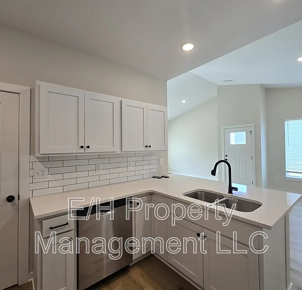 12195 N Fennec — Photo 7