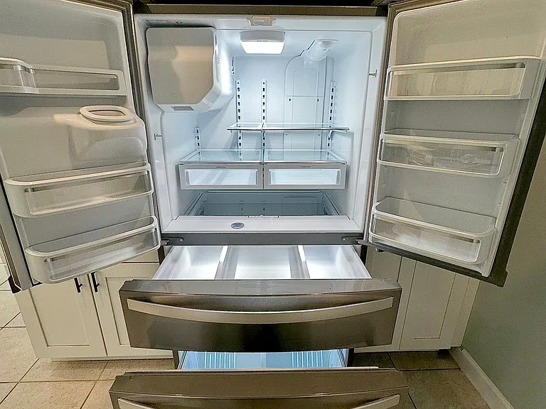 Large French door fridge with integrated ice and water. Convenient Drawer