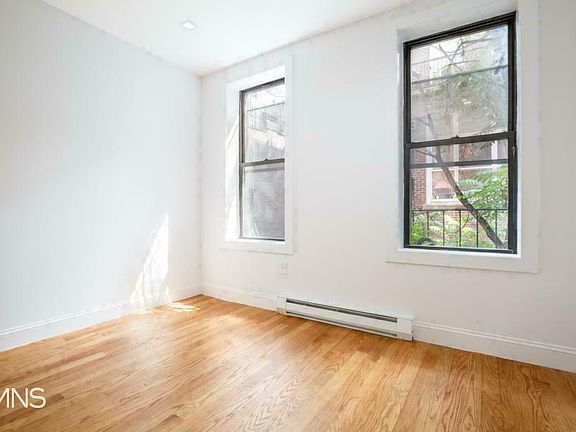 3rd image of 320 W 49th St APT 1RW