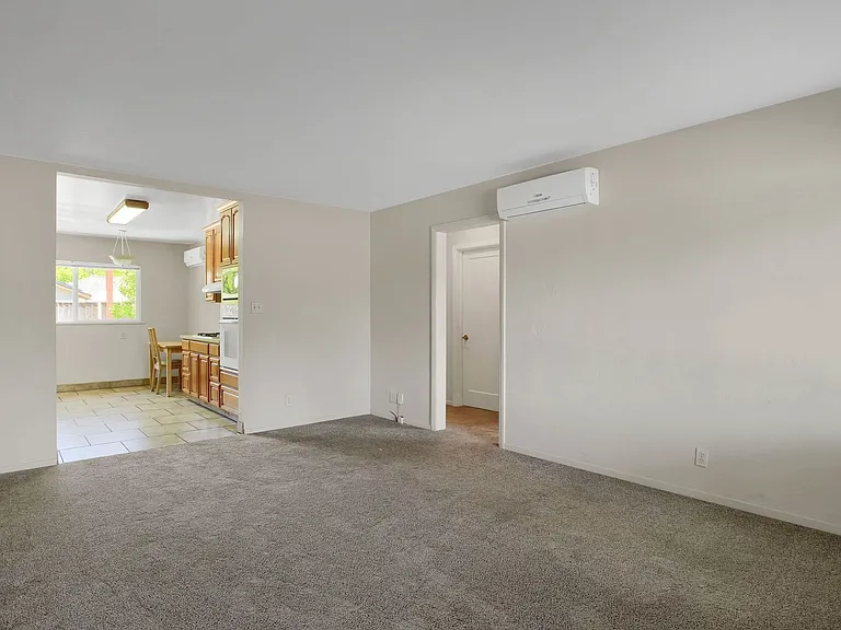 110 Paul Ave — Photo 4
