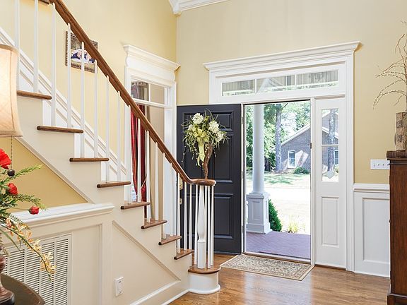 4th image of 215 Harrington Ln