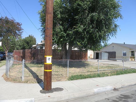 Corner of 207th and Alburtis Ave