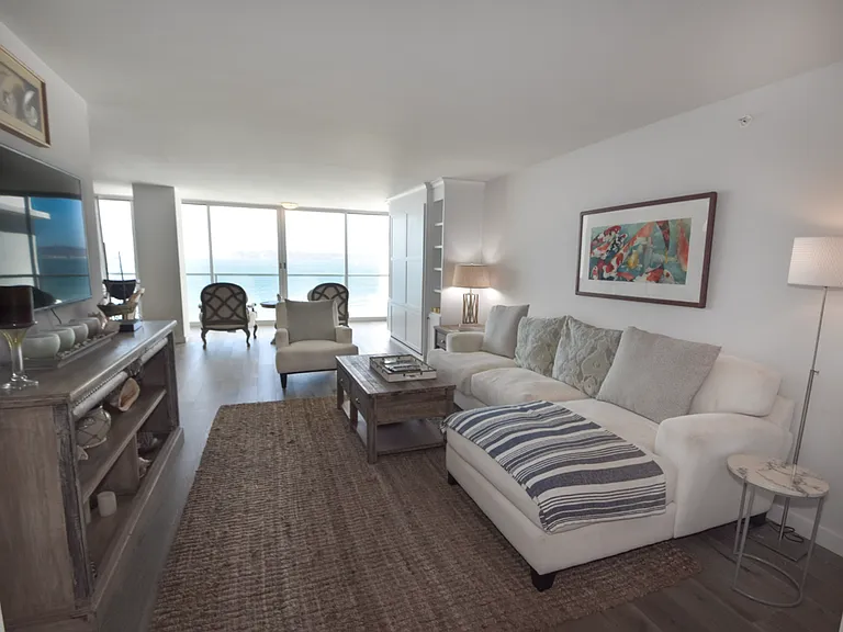 1780 Avenida Del Mundo #905 — Photo 2