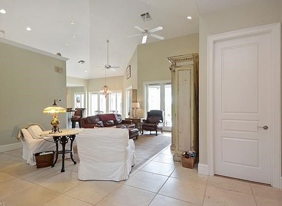 3rd image of 3693 Belair Ln