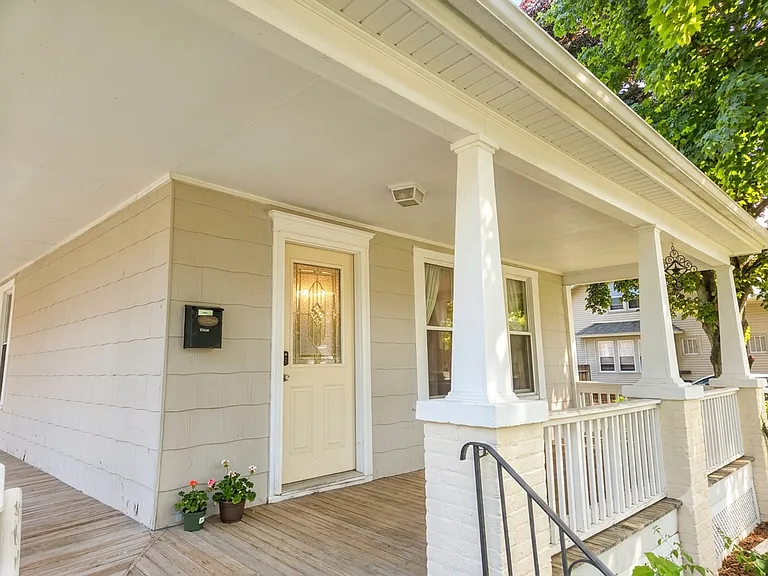 2204 Saint Clair St — Photo 22
