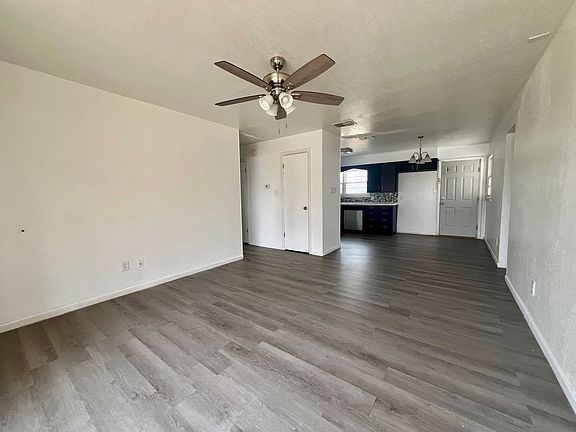 3rd image of 704 E Yucca Ln