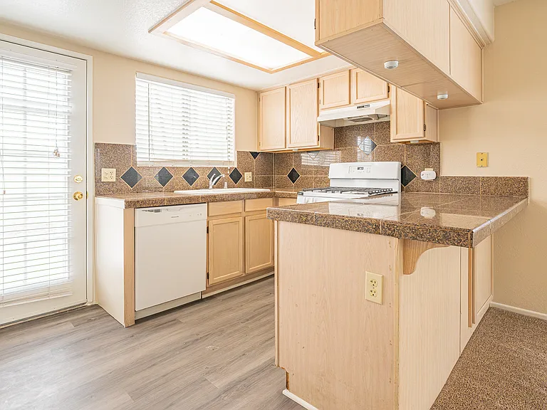 450 Tava Ln — Photo 13