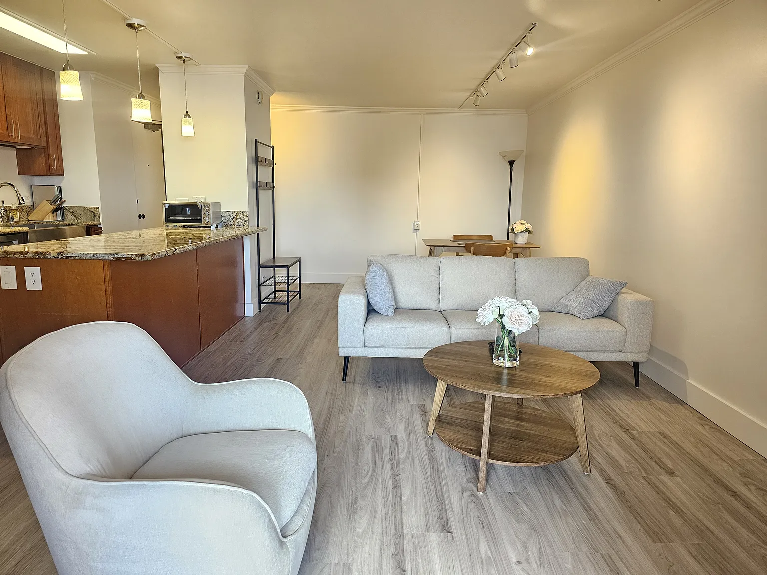 1 bed, 683 sqft, $3,600 — Photo 2