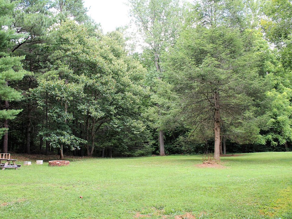2nd image of 332 Petites Gap Rd