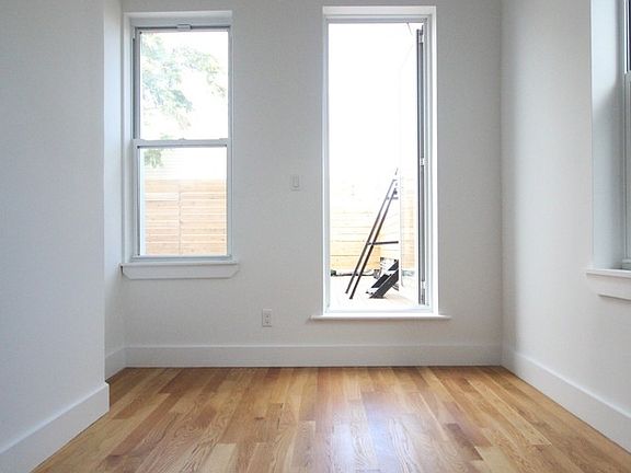 3rd image of 215 Knickerbocker Ave #2RR