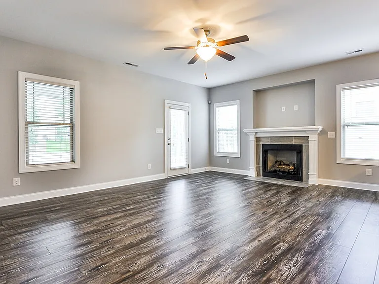 595 Airedale Trl — Photo 2