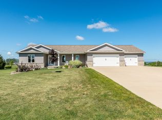 22005 Cardinal Ct, Monticello, IA 52310