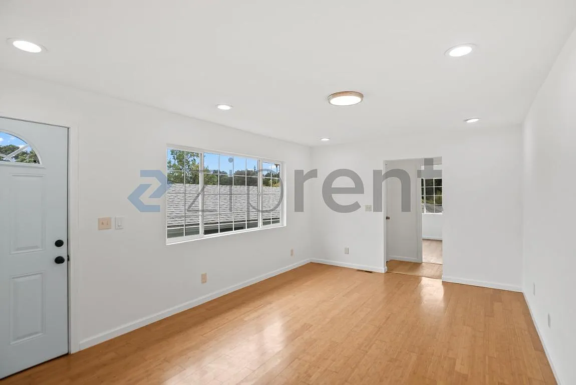 3 bed, 2700 sqft, $3,350 — Photo 4