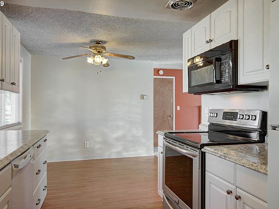 3rd image of 8707 NE Lewis Dr