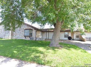 613 Oak Park Dr, Boerne, TX 78006