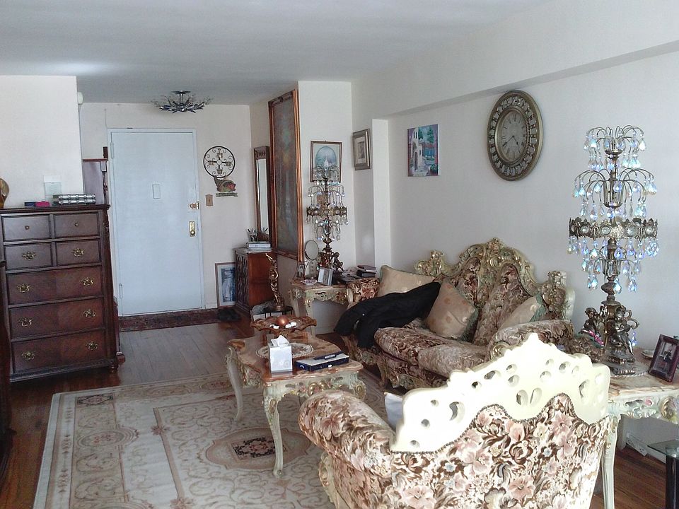 2nd image of 3080 Voorhies Ave APT 4M