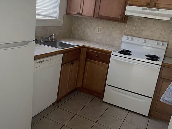 3rd image of 120 Southdown West Blvd #12