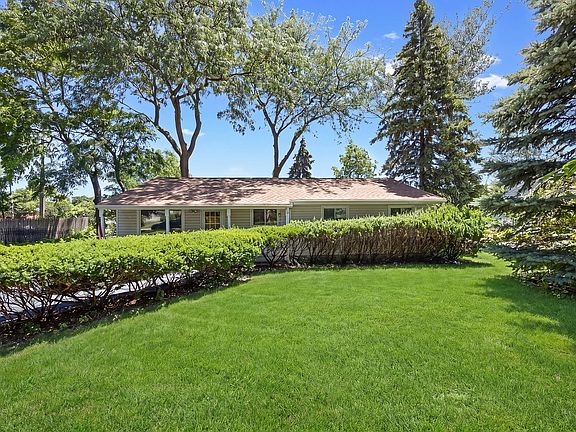 3rd image of 105 Rocklyn Ct