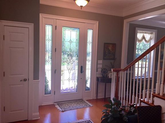 4th image of 208 Martell Ct
