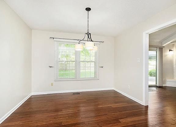 2nd image of 820 Sunblest Blvd