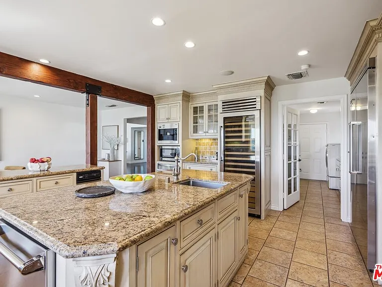 2411 Mount Olympus Dr — Photo 21
