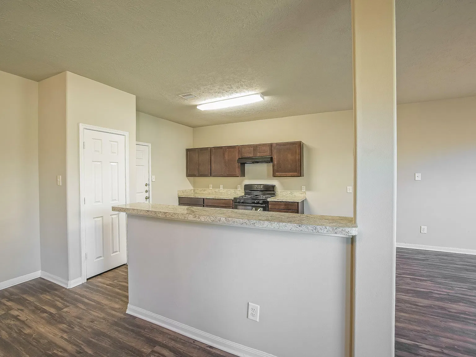 Bavaria Townhomes — Photo 2