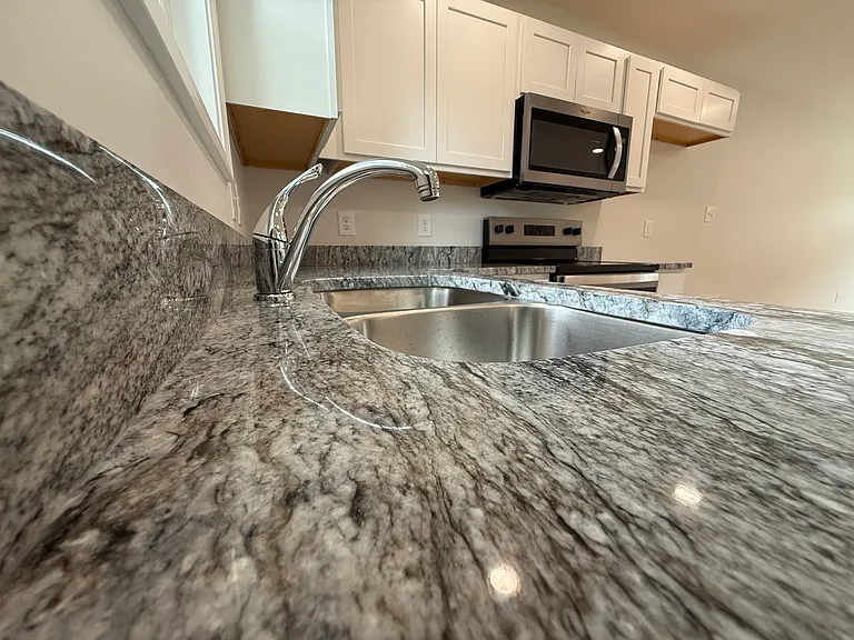 109 S Hickory Ln — Photo 5
